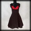 Sukienka Pin Up Lindy Bop L czarna w czerwone groszki.jpg