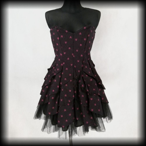 Sukienka Punk Gothic ML Dead Threads w czaszki.jpg