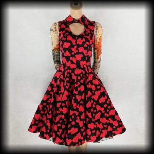 Sukienka Pin Up S Hearts & Roses dzikość serca