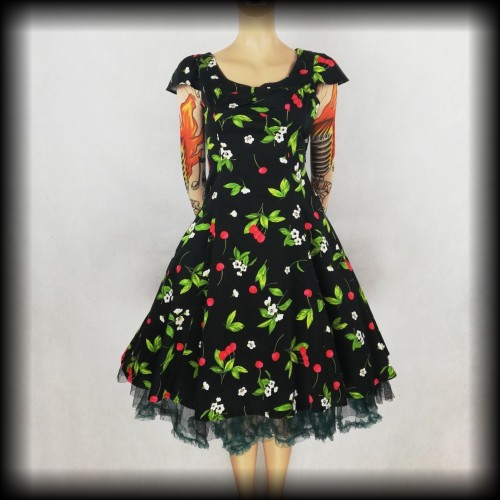 Sukienka Pin Up Hearts &amp; Roses S wisienki z rękawkami.jpg