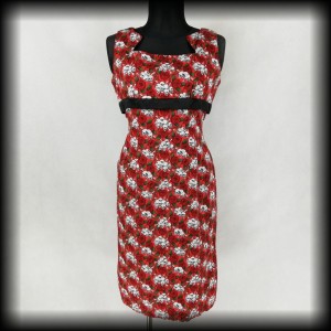 Sukienka w czaszki i róże XXL ołówkowa