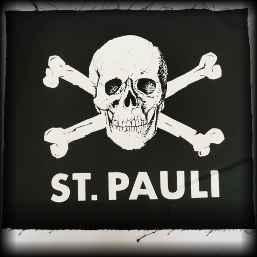 Duża naszywka - Ekran FC St. Pauli czacha.jpg