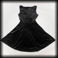 Sukienka welurowa mini S goth9.jpg