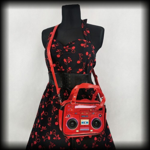 Torebka magnetofon z glośnikami Banned.jpg