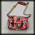 Torba listonoszka różwa w czachy i róże3.jpg