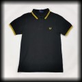 Polo Fred Perry S czarne z żółtą lamówką.jpg