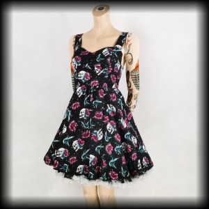 Sukienka mini Hot Topic S w czaszki, róże i jaskółki