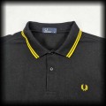 Polo Fred Perry XL czarne z żółtą lamówką3.jpg