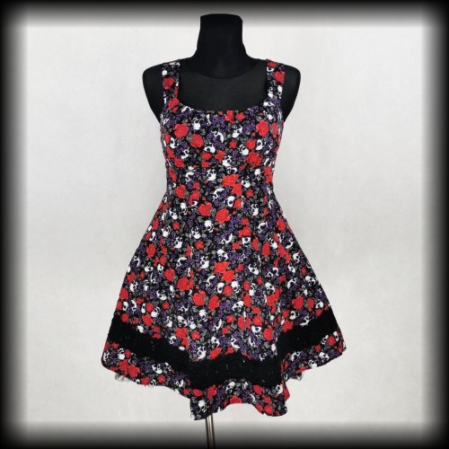 Sukienka mini Hot Topic L w czaszki i kwiaty.jpg