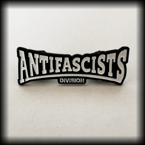 Pin metalowy ANTIFASCISTS Division przypinka.jpg