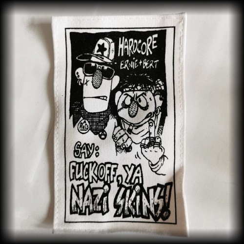 Naszywka HARDCORE FUCK OFF NAZI SKINS (207) wht.jpg