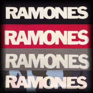 Naszywka Ramones napis kolory (117)