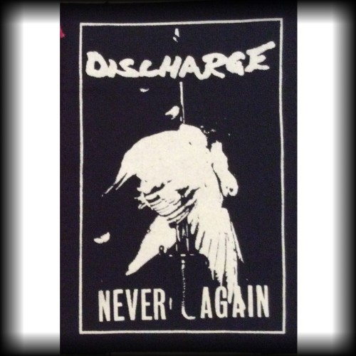 Naszywka Discharge Never again kolory blk.jpg
