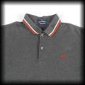 Polo Fred Perry S szare z czerwono białą lamówką2.JPG