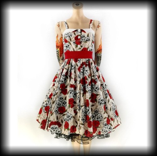 Sukienka Pin Up w czaszki i róże ML Black Roses.jpg