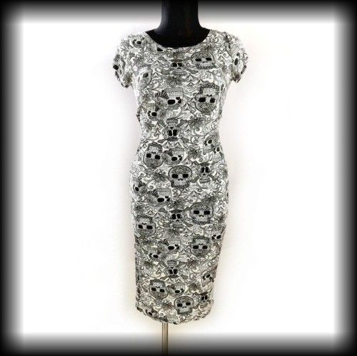 Sukienka w czaszki LXL czarno biała.jpg