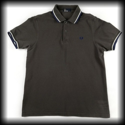 Polo Fred Perry M szare z niebiesko białą lamówką.jpg