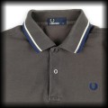 Polo Fred Perry M szare z niebiesko białą lamówką 3.jpg