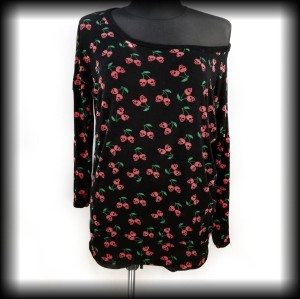 Bluzka oversize czaszko wisienki L Rock Rebel by EMP