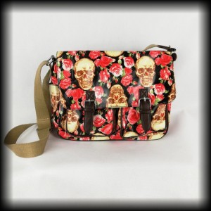 Torba listonoszka w czachy i róże