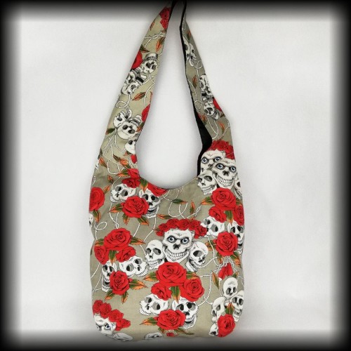 Torba szara w czaszki i róże.jpg