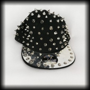 Czapka czarna z ćwiekami