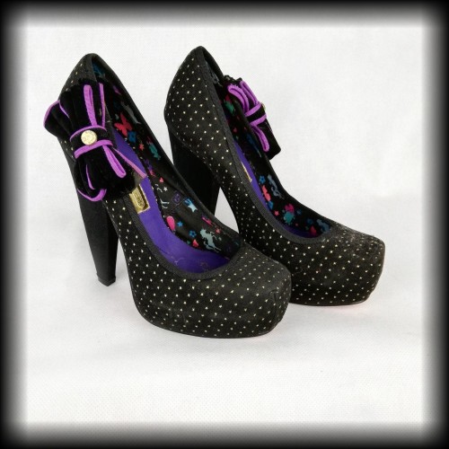 Buty szpilki Babycham rozparowane lewy 37, prawy 36.jpg