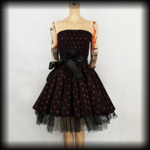 Sukienka Pin Up Punk S Dead Threads w czaszki.jpg