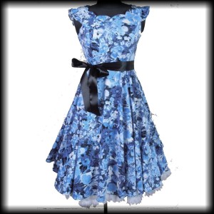 Sukienka Pin Up H&R w kwiaty  r.XL rozkloszowana
