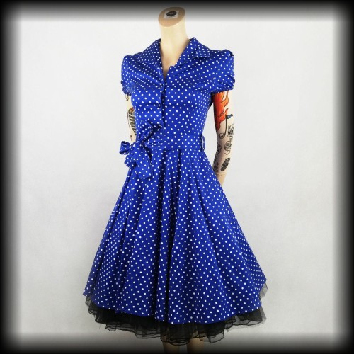Sukienka Pin Up Hearts &amp; Roses S niebieska w groszki z rękawkami NOWA.jpg