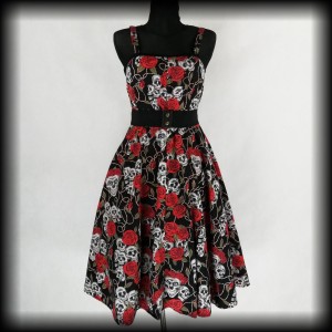 Sukienka Pin Up w czaszki i róże M/L Criminal Damage czarna na ramiączkach 