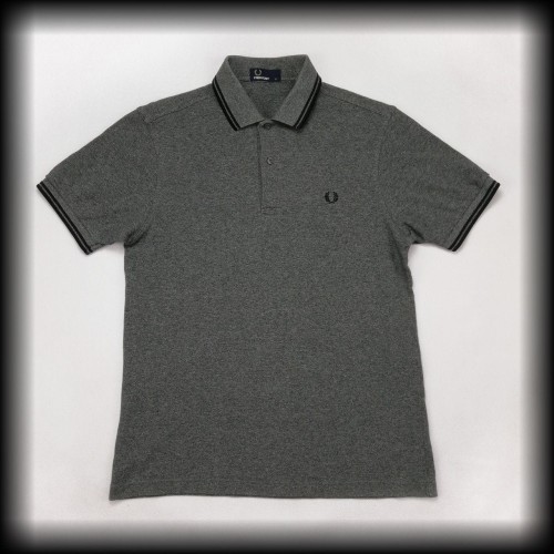 Polo Fred Perry S szare z czarną lamówką.jpg