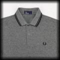 Polo Fred Perry S szare z czarną lamówką2.jpg