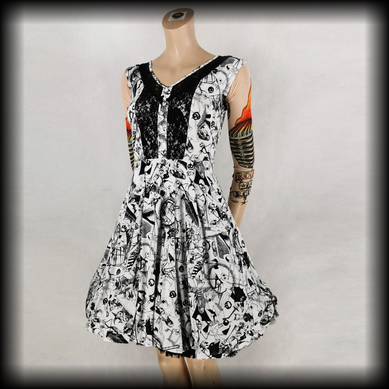 Sukienka Hot Topic XS Nightmare Before Christmas SPIRIT OF ROCK AND ROLL  SECONDHAND AND NEW CLOTHING